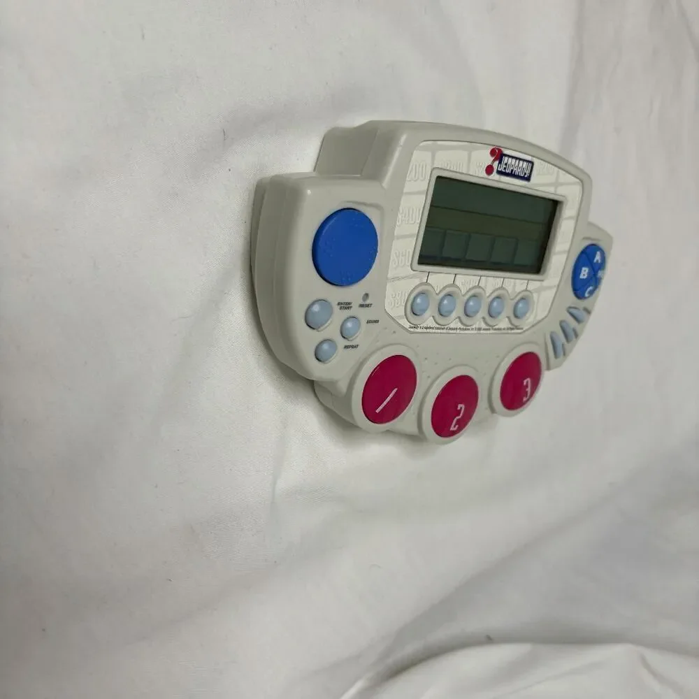 Tiger‎ Electronics 2005 Jeopardy Handheld Game 1200 Questions Travel Game